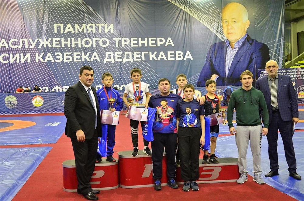 Соревнования по вольной борьбе памяти заслуженного тренера России Казбека Дедегкаева