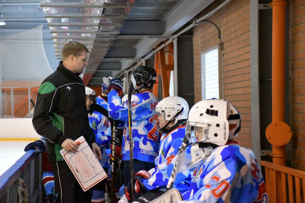 Победа команды хоккеистов Сосенского центра спорта в групповых матчах
