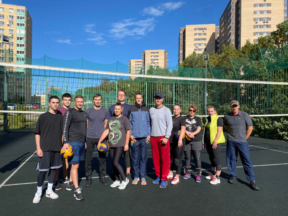 В поселении Сосенское состоялись соревнования по волейболу для участников старше 18 лет.