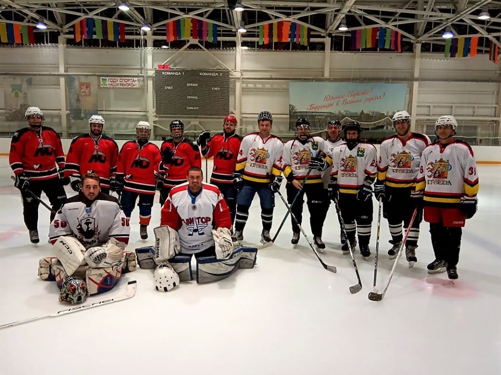 Товарищеский матч по хоккею с шайбой между командами «ГазКом» «Сосенского центра спорта» и "МД" Бутово.